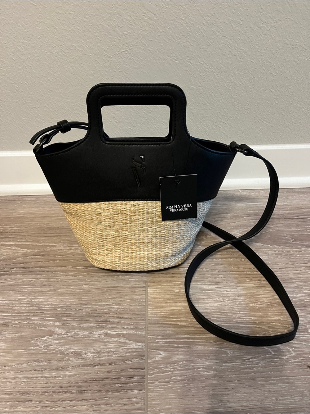SIMPLY VERA VERAWANG BLACK & STRAW WOMEN'S VEGAN LEATHER TOP HANDLE STRAW PURSE
